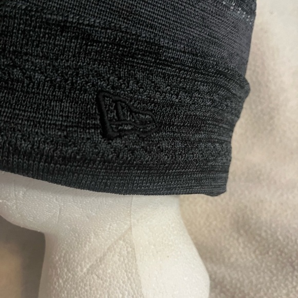 New Era Wool Blend Clillis Winter Beanie Hat - Picture 5 of 8